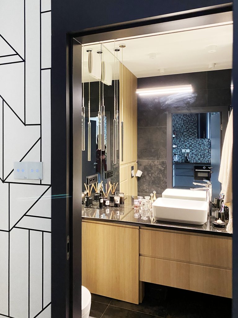 łazienka geometryczne kształty jak urządzić małą łazienkę w bloku 3m2 w stylu glamour duże lustro na całą ścianę
